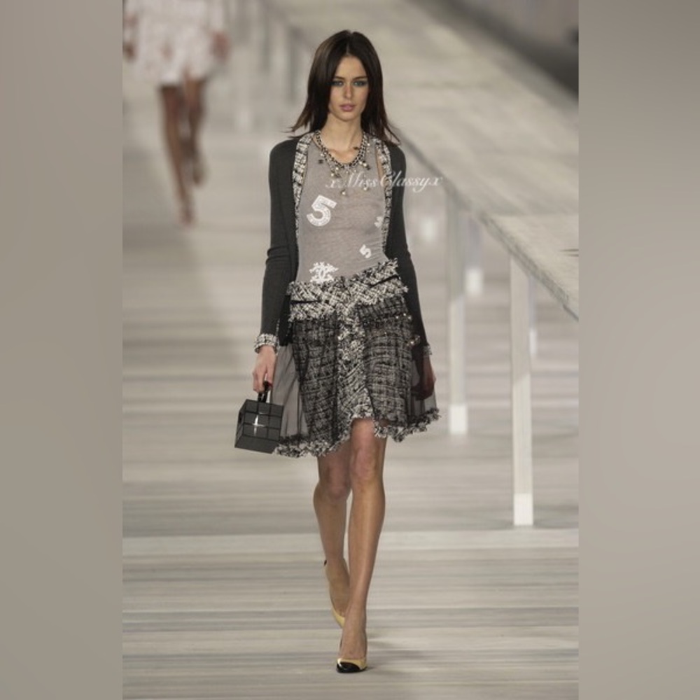 ✨CHANEL 2004 Runway Collection CC Logo Print Mesh Lace Crop Top Shirt